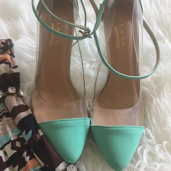 Ankle strap pumps - Picture 3 of 6